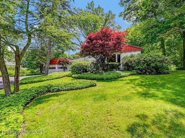 1342 N Abington Rd, Waverly Township, PA 18471