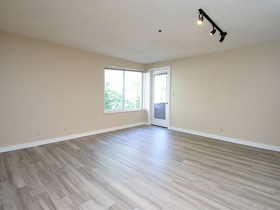 3rd image of 1813 19th Ave Unit 207