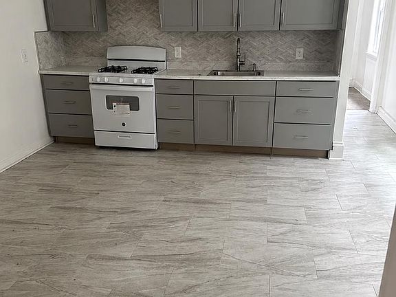 3rd image of 4823 Old York Rd