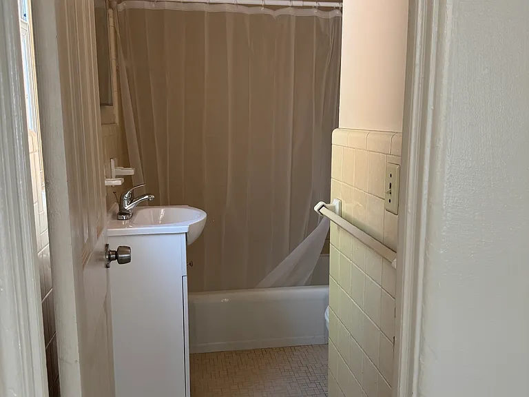 1331 Givens St #10B — Photo 8