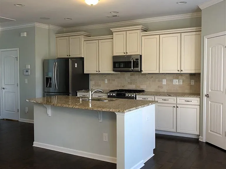 511 Old Mill Village Dr — Photo 3
