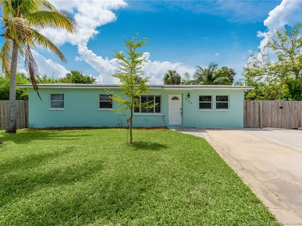 520 SE Dolphin Dr, Stuart, FL 34996