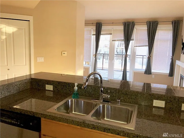 2607 Western Ave #710 — Photo 4