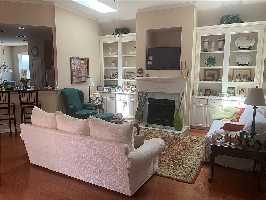 2 bed, 2.0 bath, 1683 sqft, $2,250 — Photo 3