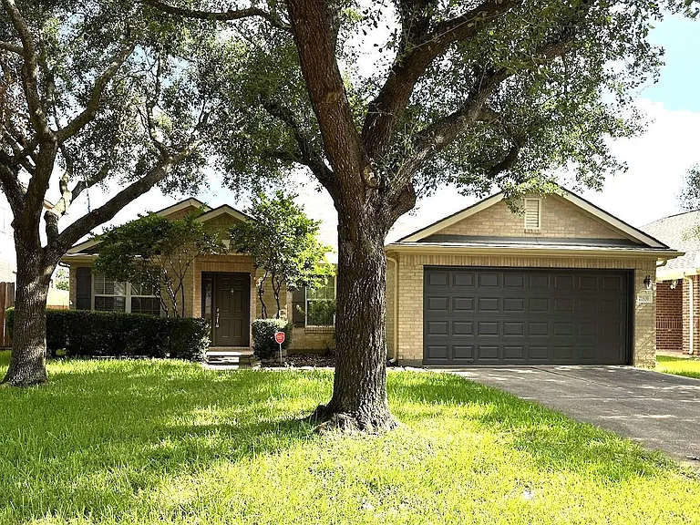 21530 Pointed Oak Ln — Photo 1