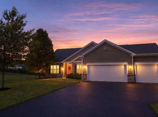 217 Warbler Ct, Pickerington, OH