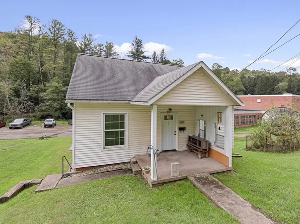 4275 Dragon Highway, Cameron, WV 26033
