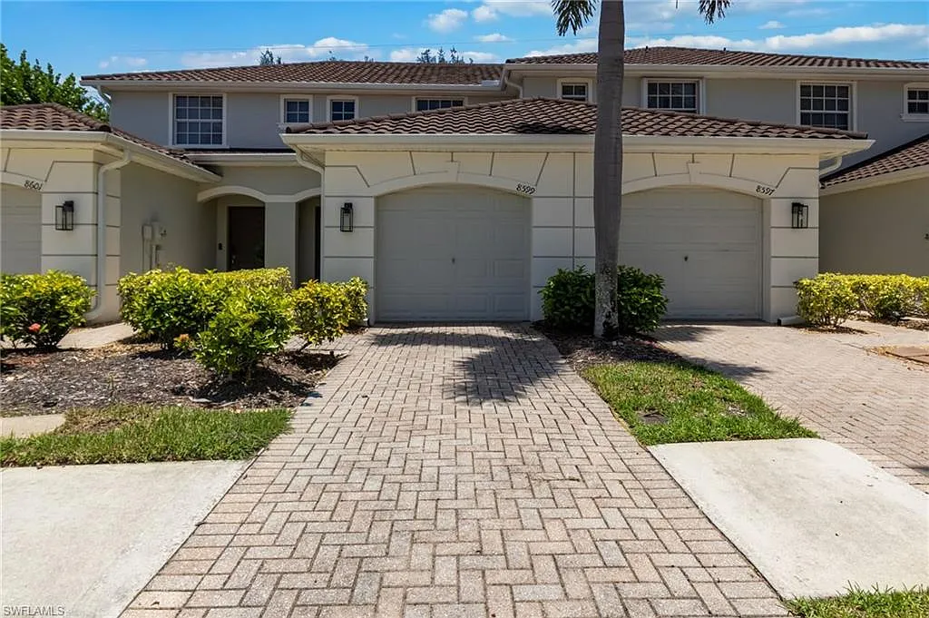 Olympia Pointe — Photo 1
