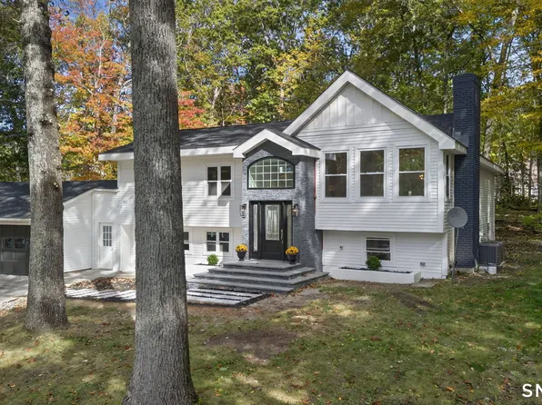 13 Willow Lane, East Lyme, CT 06333