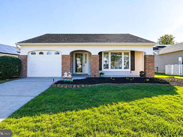 11 Burtons Dr, Southampton, NJ 08088