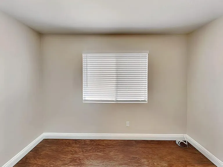 714 Wolf Lake Ave — Photo 3