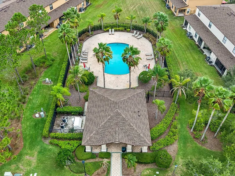 2630 Edgewater Falls Dr — Photo 23