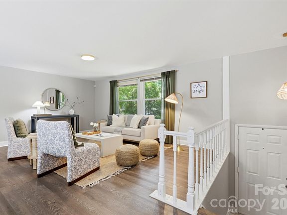 3rd image of 716 Regency Dr