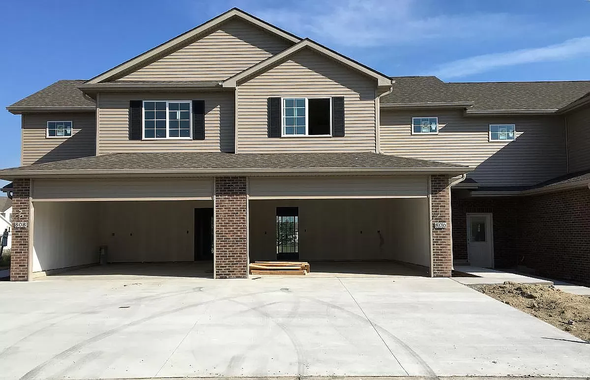 3 bed, 2.5 bath, 1515 sqft, $1,799 — Photo 1