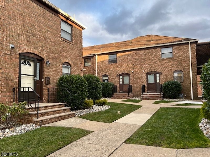 1st image of 690 Bloomfield Ave