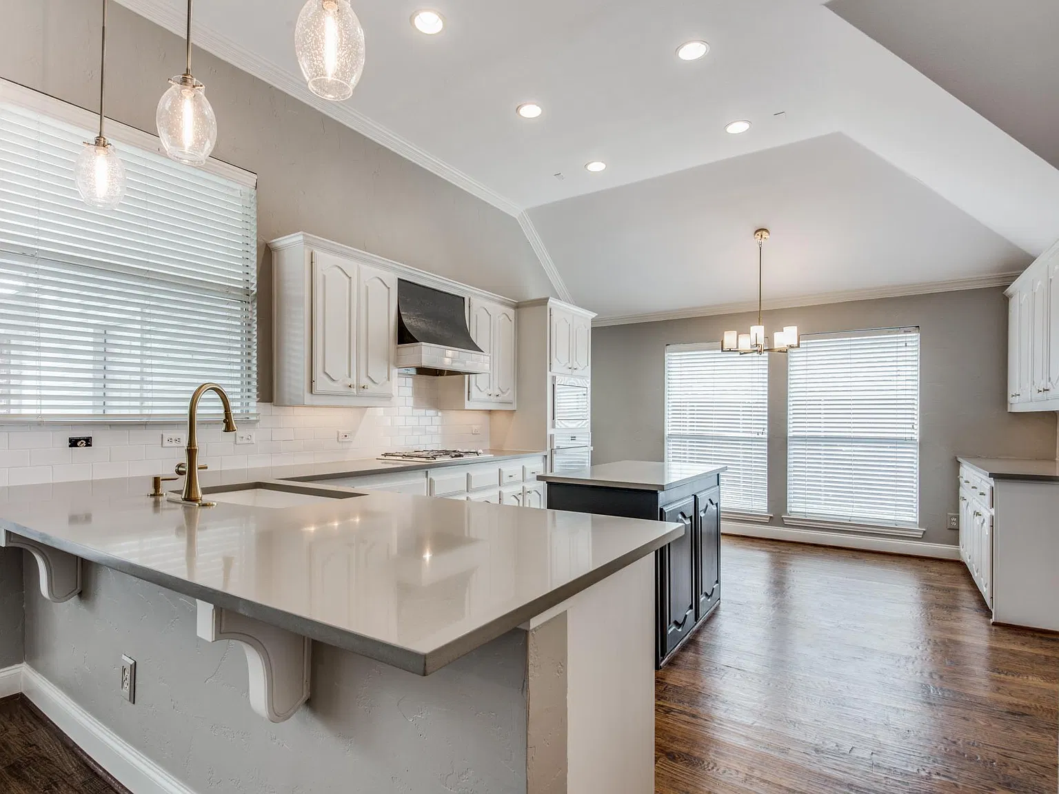 4 bed, 2326 sqft, $3,700 — Photo 4