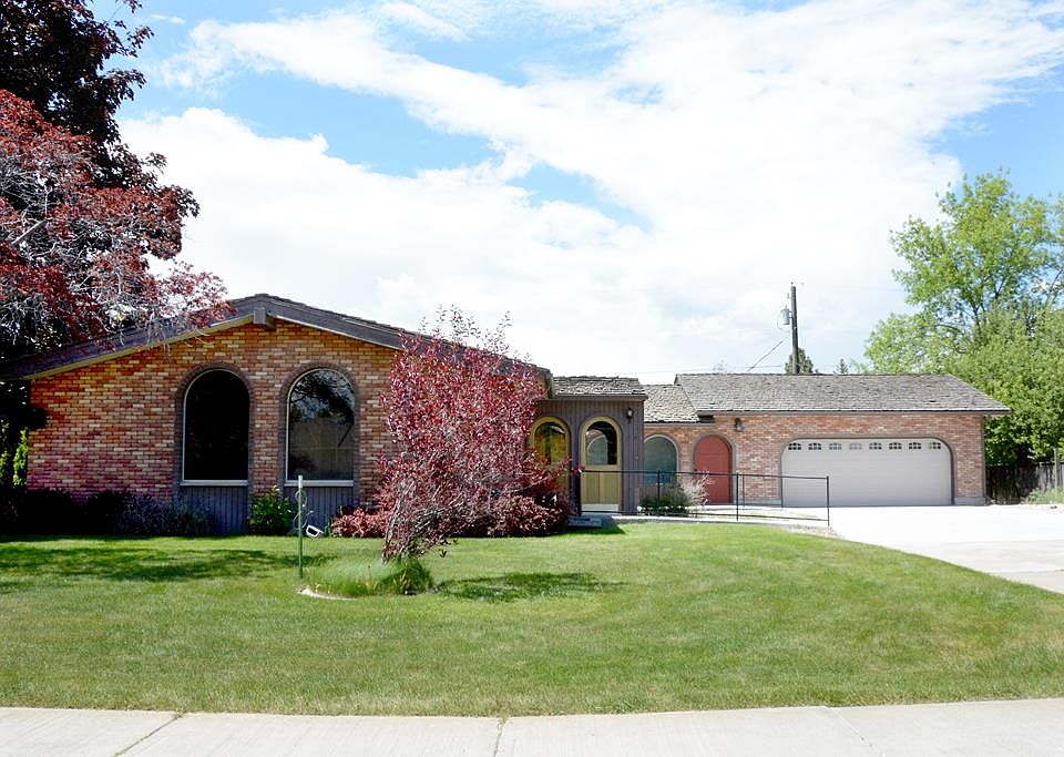 1st image of 350 Delbert Dr