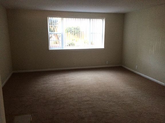 4th image of 1108 E 10th St APT 1F