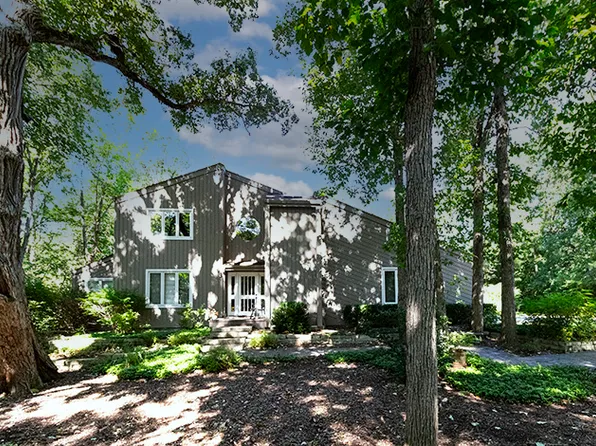3 Astor Ct, Lincolnshire, IL 60069