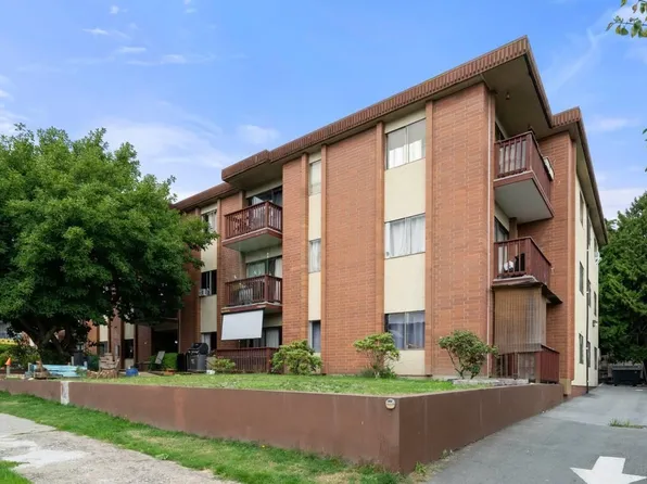 325 Ash St, New Westminster, BC V3M 3M8