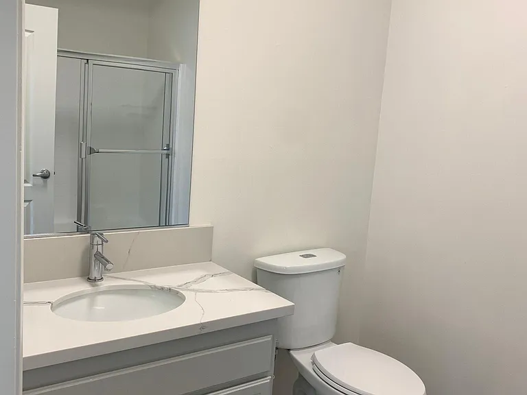 Vinton Court Apartments — Photo 25