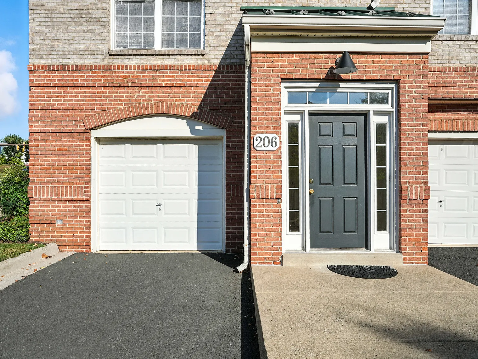 3 bed, 2.5 bath, 1702 sqft, $3,800 — Photo 4