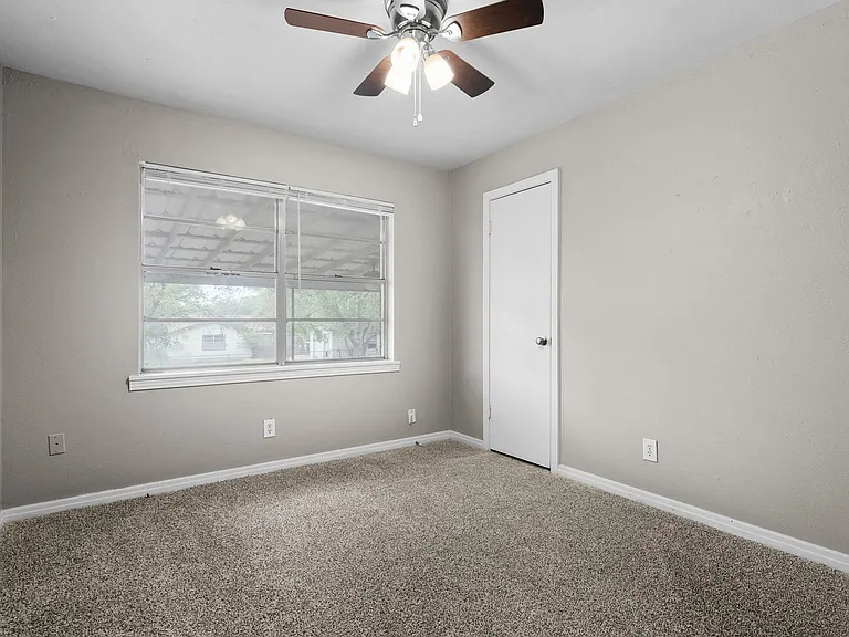 110 North Dr — Photo 13