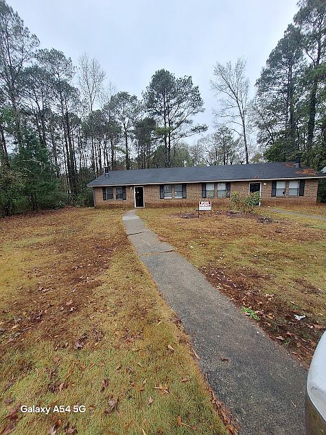 1st image of 122 Essex Ct