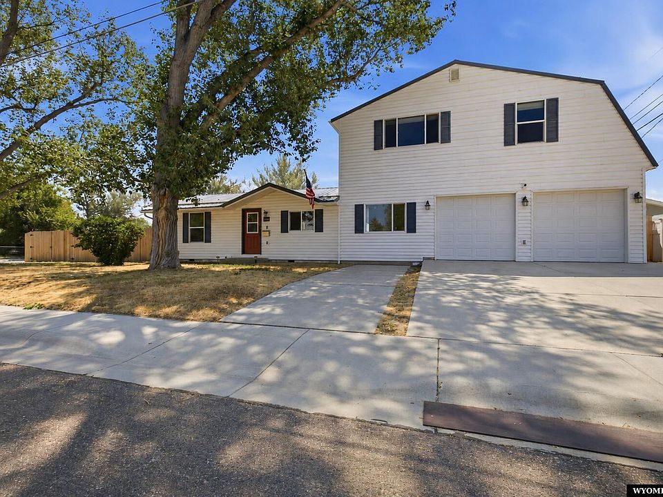 1st image of 3005 De Smet Dr