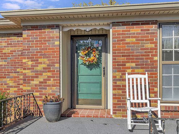 5th image of 2560 Lakeland Dr