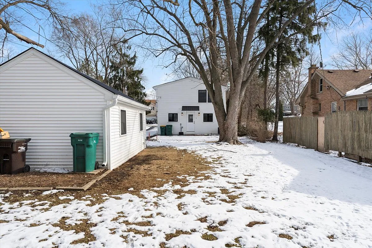 3 bed, 1450 sqft, $3,095 — Photo 2