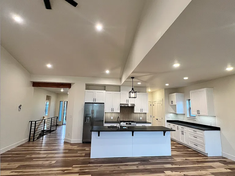 1702 E Metler Ln — Photo 32