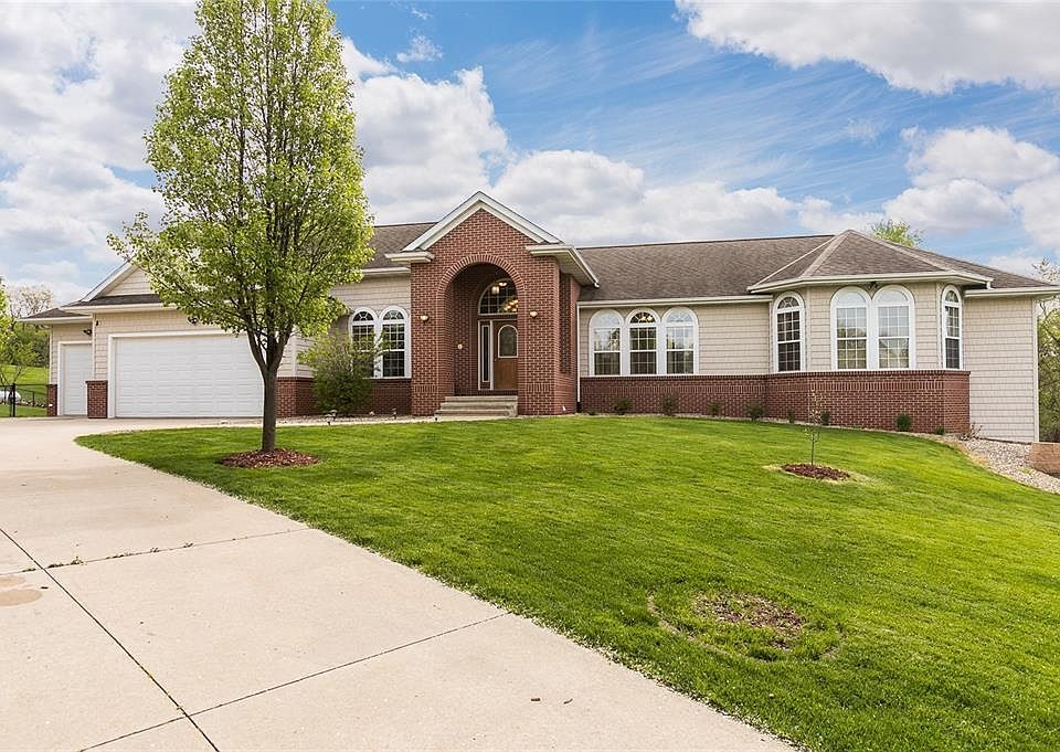 1st image of 2730 Holly Ct NW