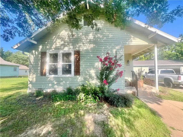 1004 N 2nd St, Independence, KS 67301