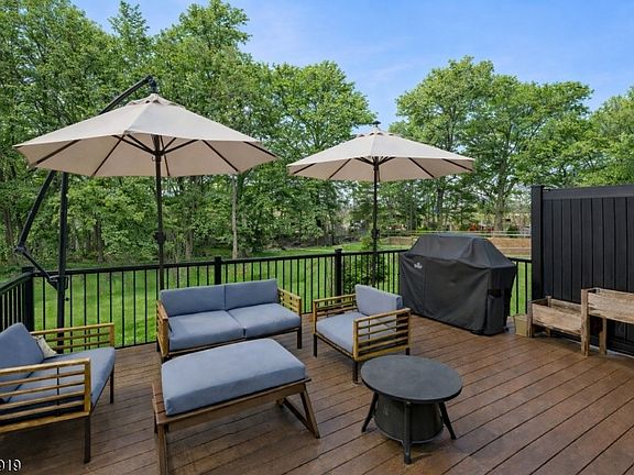 3rd image of 27 Brambling Road Carriages