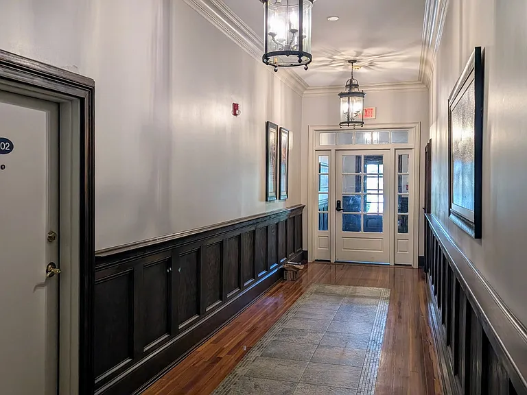 902 E Washington St #203 — Photo 8