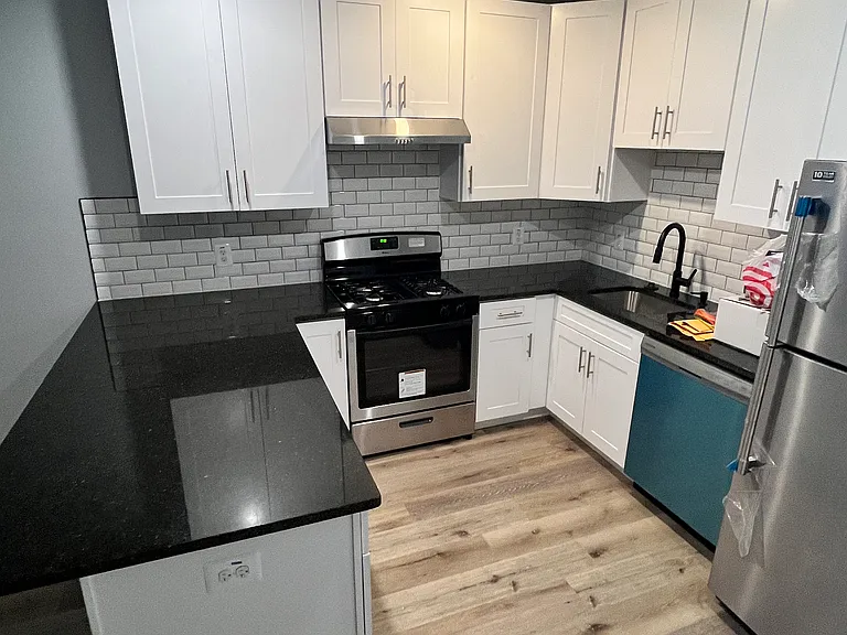 1709 E St NE #2 — Photo 7