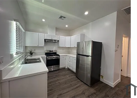 2 bed, $2,395 — Photo 4
