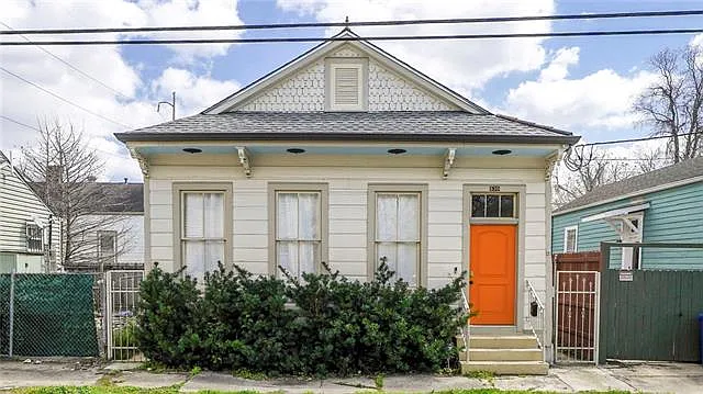 830 N White St — Photo 1