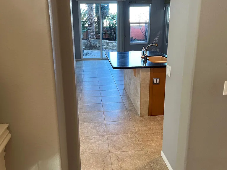 entry to kitchen and family room