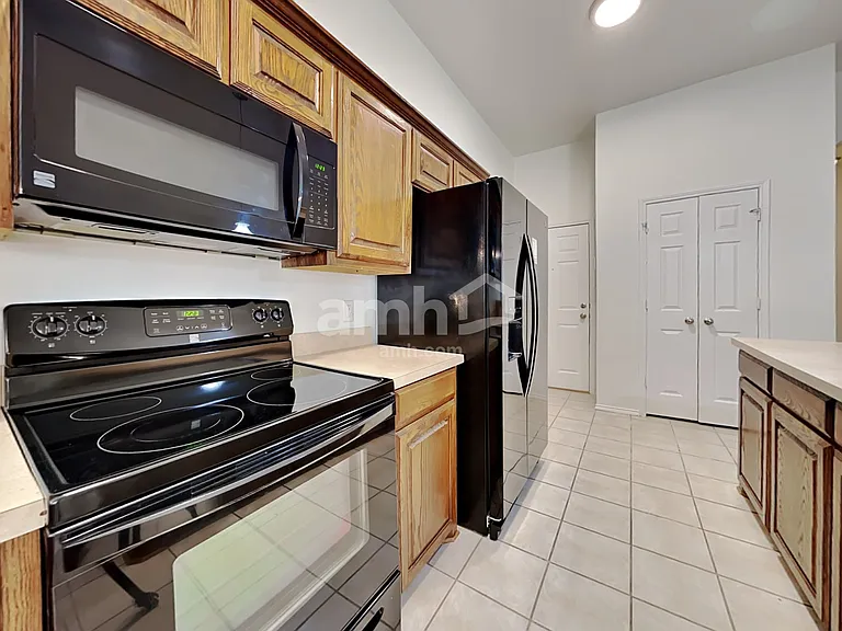 4406 Shady Elm Dr — Photo 3