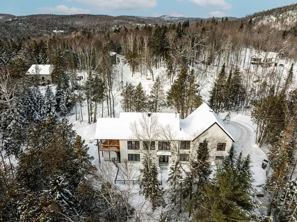 92 Rue Carver, Morin Heights, QC J0R 1H0