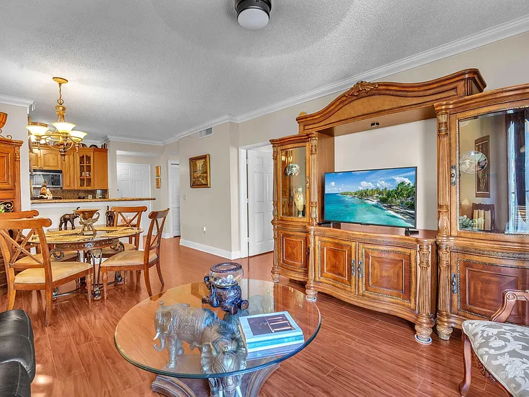630 Sapodilla Ave #407 — Photo 7