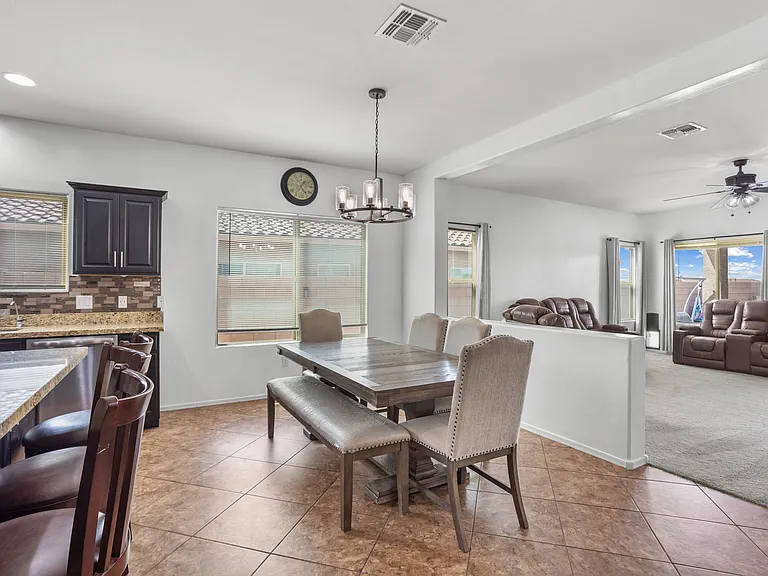 210 W Andrew Potter St — Photo 3