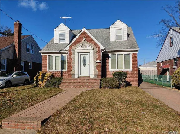 63 E Dover Street, Valley Stream, NY 11580