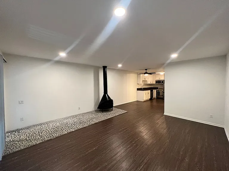 11853 Kling St — Photo 32