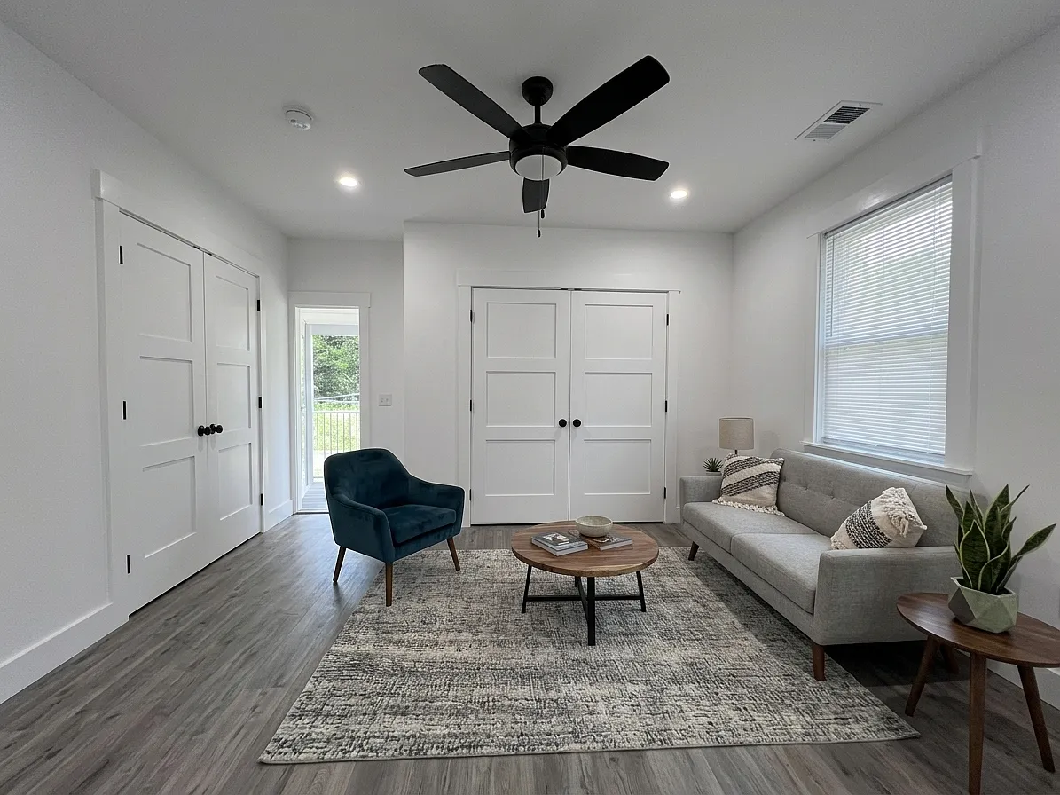 3 bed, 1200 sqft, $2,600 — Photo 3