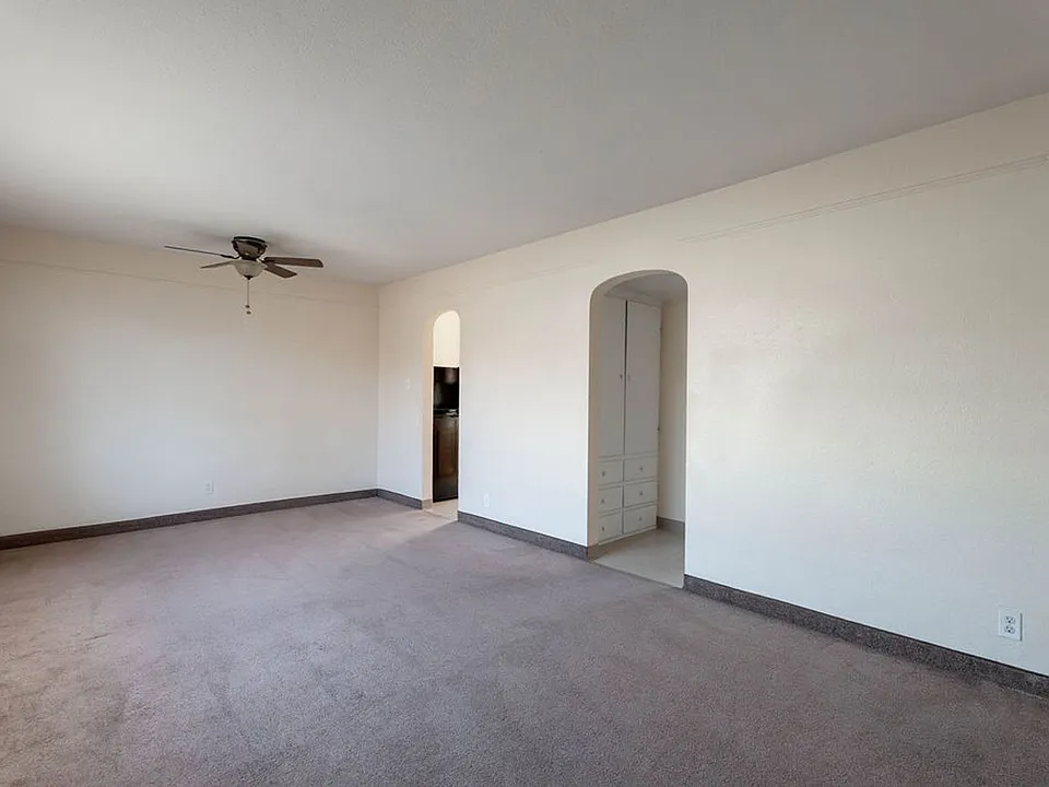 216 N 10th St