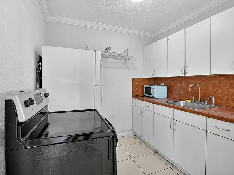 711 NE 14th St #STUDIO — Photo 9