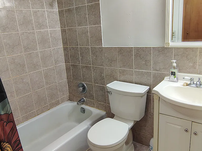 3620 N Pine Grove Ave — Photo 6